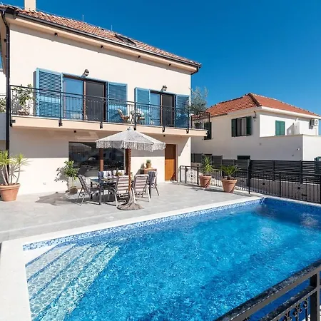 Providenca Villa *