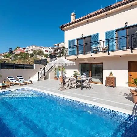 Providenca Villa *